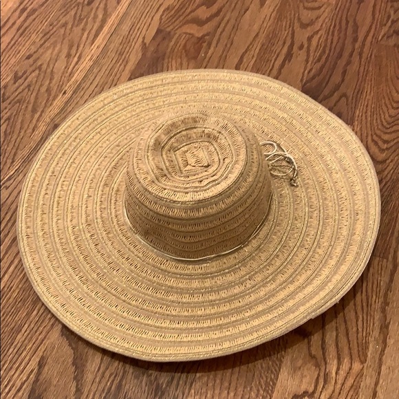 Beach Hat - Picture 1 of 5